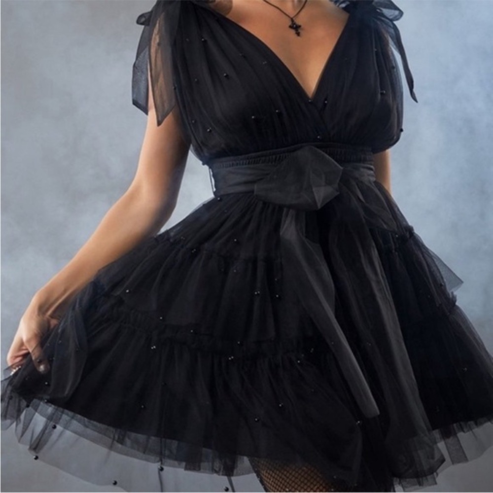 NWT $125 size M Black V-Neck Tulle Party Dress Francesca’s  belt missing